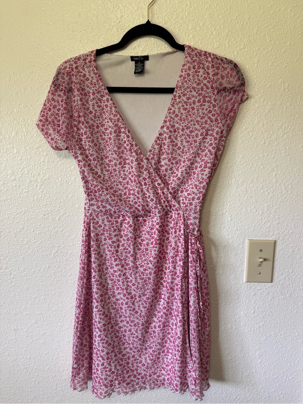 rue21 Women Pink White Ditsy Floral Wrap Mini Dress Short Sleeve Size S
